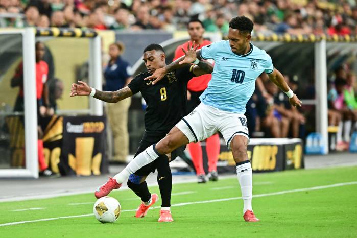 El futbolista panameño, Ismael Diaz durante el partido contra Honduras.