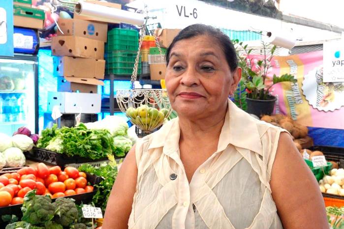 Elvia Martínez, comerciante minorista.