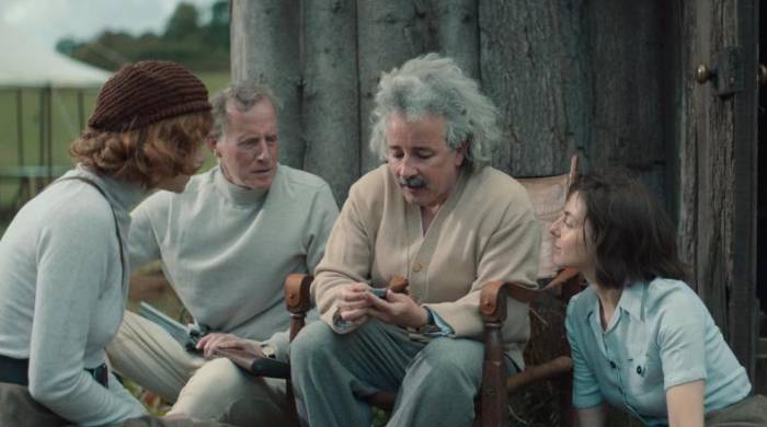 La cinta presenta un docudrama basado en los últimos años de Einstein fuera de Alemania.