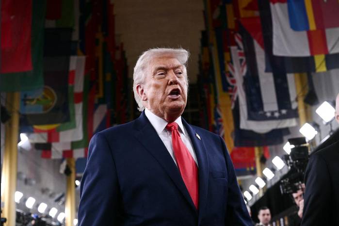 Trump mantiene su postura firme sobre la presión militar en la región.