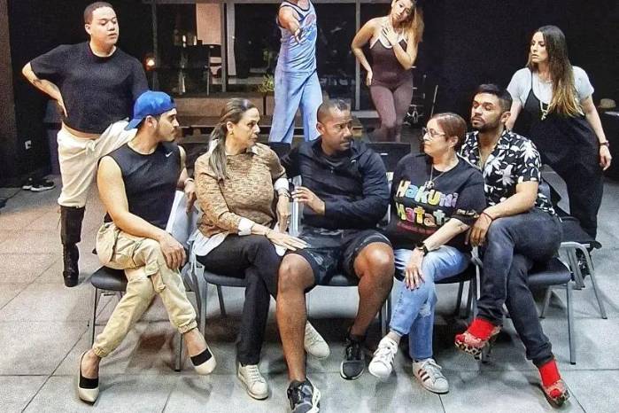 Elenco de ‘Mentiverso’.