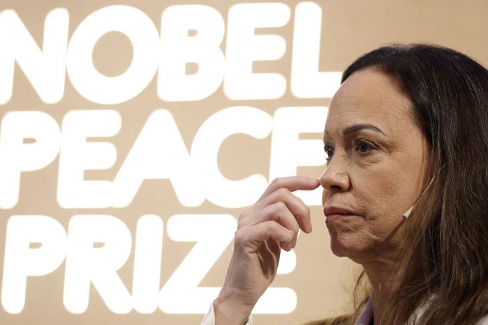 ‘Apoyaré que haya más y más presión hasta que Maduro comprenda que debe irse’, dijo Machado.