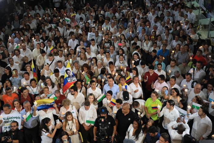 Carlos Eduardo Mora González, conductor del vehículo usado en el atentado contra Miguel Uribe Turbay, identificó a alias ‘el Costeño’ y reveló detalles clave de la operación criminal, según información obtenida por El Tiempo