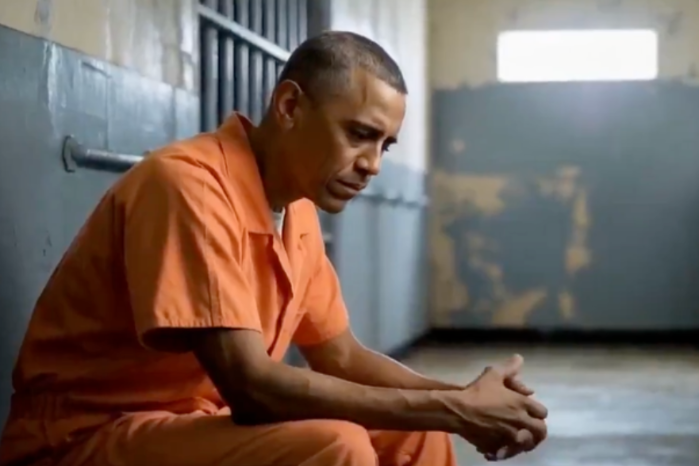 Imagen del video generado con IA que muestra a Barack Obama en prisión, compartido por Trump en Truth Social el 20 de julio de 2025