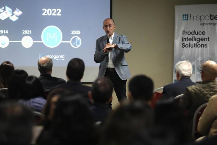 El director ejecutivo de la empresa española Hispatec, José Luis Molina, habla durante un evento este miércoles, en Lima (Perú).