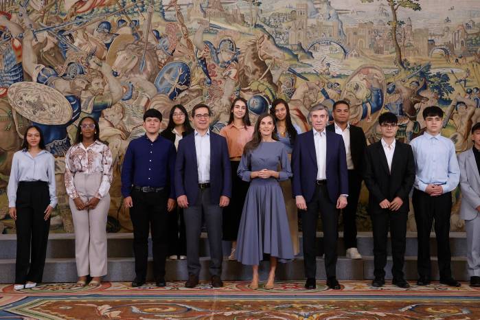 Durante la audiencia, los diez jóvenes, siete de ellos procedentes de Colombia , han podido conversar con la reina y compartir sus historias familiares de resiliencia.