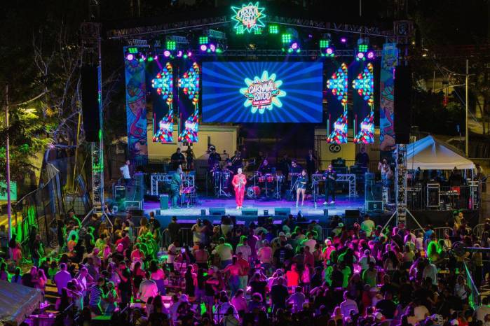 El salsero Lefty Pérez inauguró el Festival Carnavalístico 2026 en la Cinta Costera.