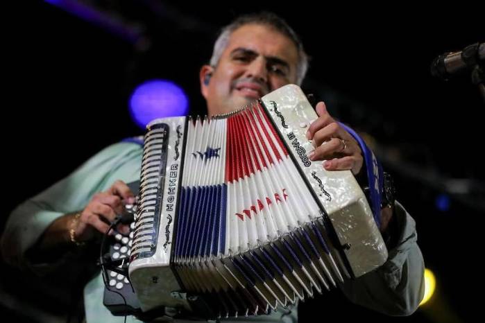 El cantante de música típica panameña Jhonathan Chávez