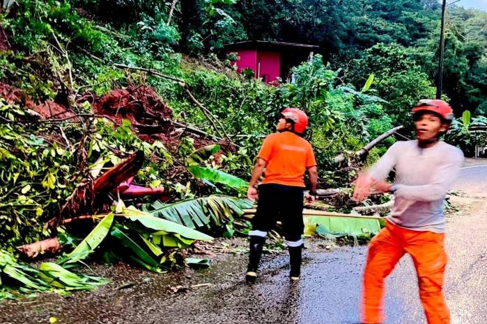 Mientras las lluvias continúan, comunidades enteras intentan recuperarse del paso del temporal.