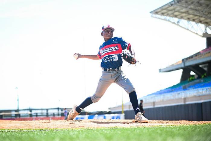 Los panameños anotaron dos carreras en el primer inning, una en el segundo, otra en el cuarto y cerró con cuatro en el sexto.