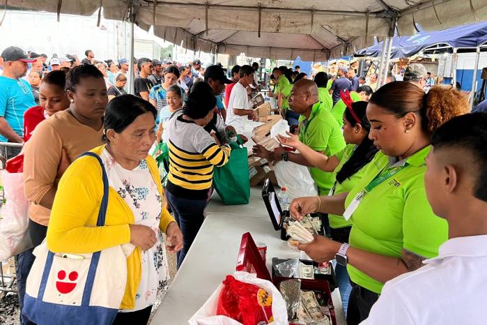 Para esta temporada navideña, los panameños buscan alimentos a bajos costos
