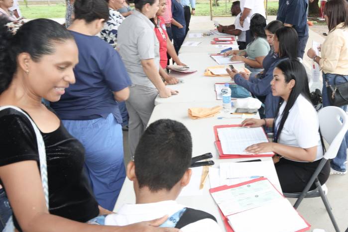 El Ifarhu entrega tercer pago del Pase-U 2025 en Panamá Oeste y Ngäbe Buglé.