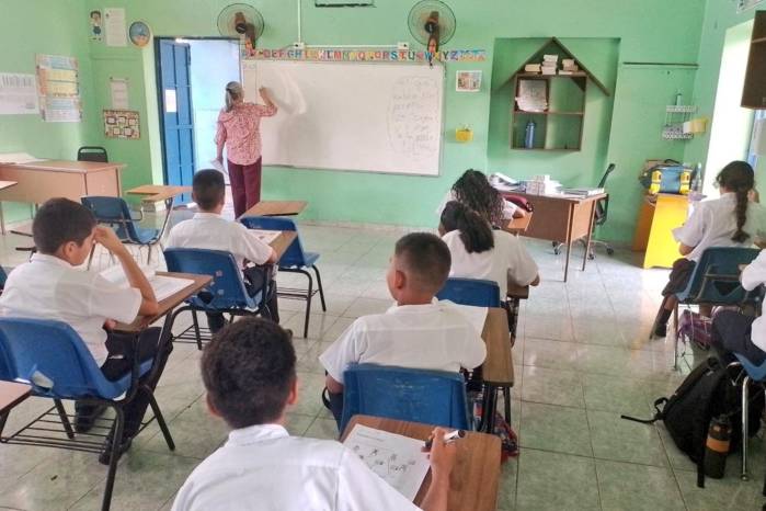El Meduca detalla requisitos para el Concurso General de Nombramientos de docentes para Centros Educativos de Formación Integral Bilingüe.