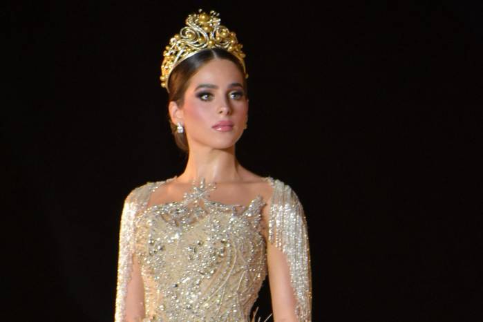 La organización Miss Universo excluye a seis candidatas en medio de una disputa interna.