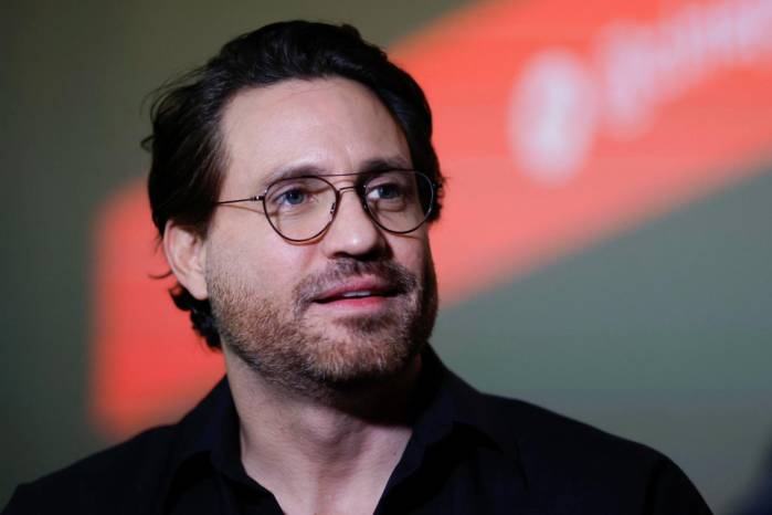 Según explica el propio actor en un video de presentación, la historia se desarrolla en Caracas tras más de una década de deterioro bajo la revolución chavista.