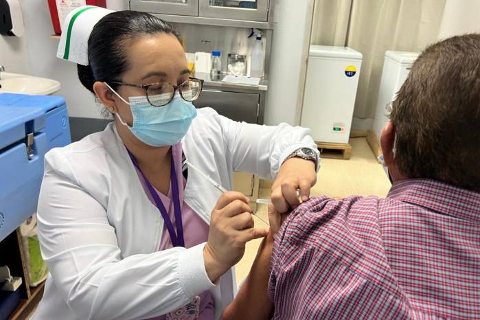 La Caja de Seguro Social aplica vacuna contra la influenza en todas sus unidades a nivel nacional.