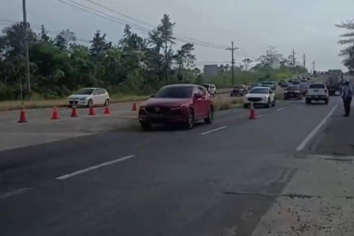 Aumenta el flujo vehicular y activan inversión de carriles