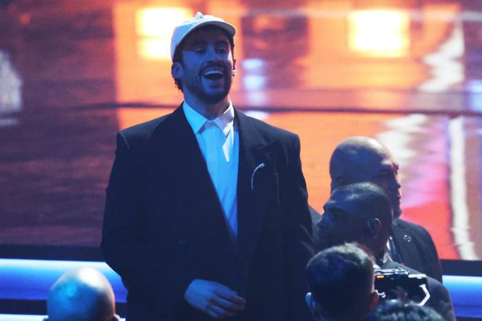 Bad Bunny se lleva la estatuilla más importante de los Latin Grammy 2025.