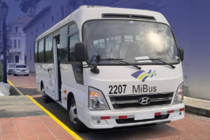 MiBus anuncia desvíos y cambios en sus rutas por los desfiles patrios en el Casco Antiguo.