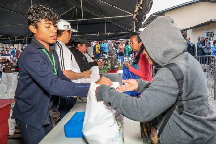 Las Naviferias del IMA ofrecen productos navideños a precios accesibles