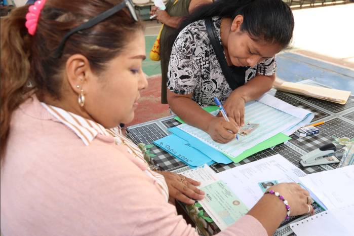 Estudiantes de Colón y Veraguas reciben tercer pago del PASE-U 2025.
