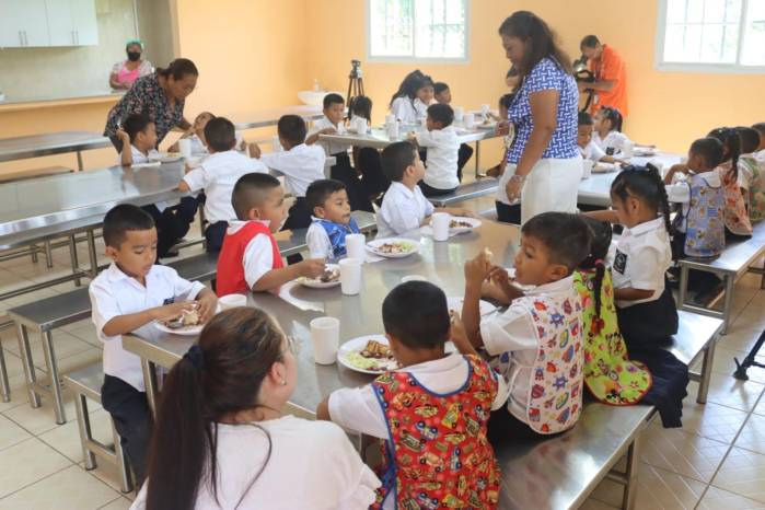 El Meduca defiende proceso de licitación del almuerzo escolar