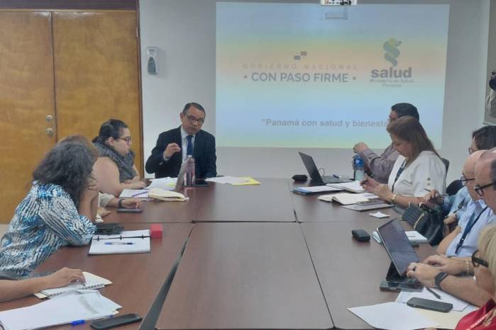 El director nacional de Medicamentos e Insumos del Minsa, aclaró que la compra de estos 300 medicamentos no afecta los actos públicos vigentes.