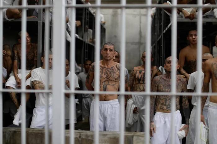 El presidente Bukele estima que cerca del 50% de los colaboradores ocasionales de pandillas evaluados podría acceder a una salida anticipada de prisión..