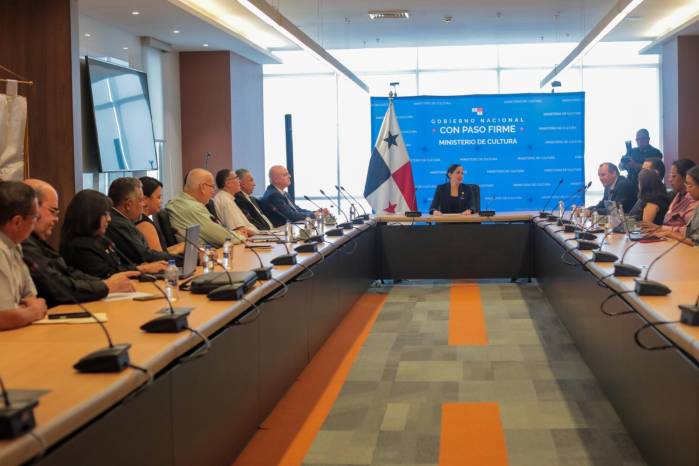 Ministra de Cultura se reúne con obispos para atender iglesias dañadas por el terremoto