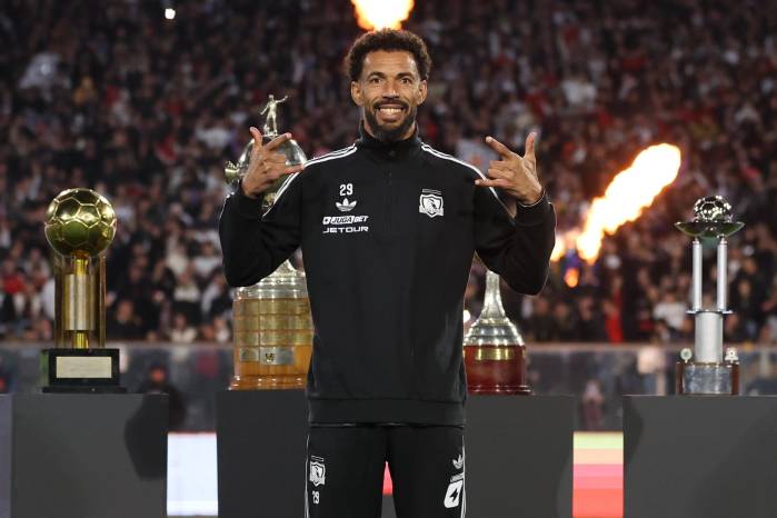 Vozinha es recibido como una estrella en el Monumental