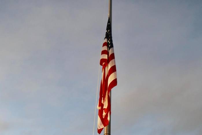 La bandera de Estados Unidos regresa a su embajada en Caracas después de siete años