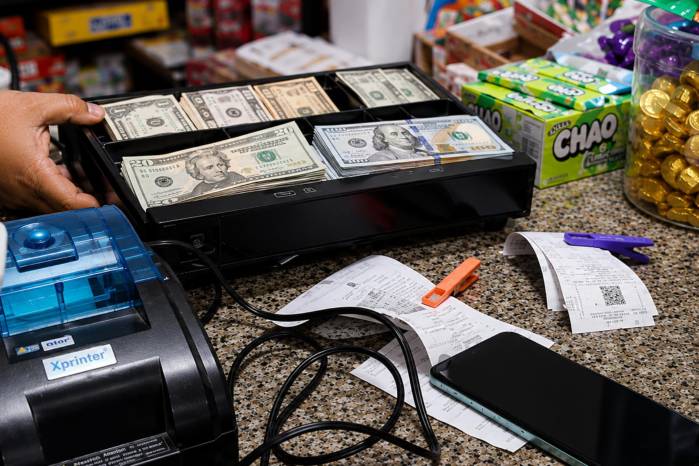 La Lotería Nacional y Policía intensifican operativos contra la venta ilegal de chances y billetes en comercios