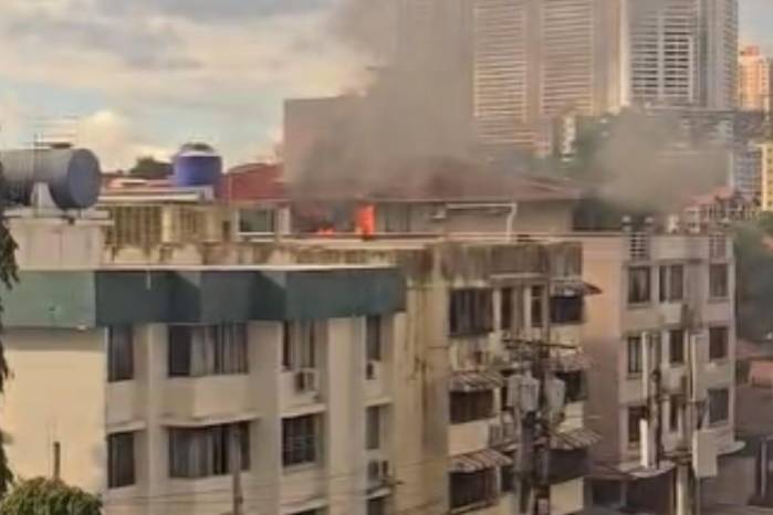 Los Bomberos extinguen incendio en edificio Riazor; residentes salen ilesos