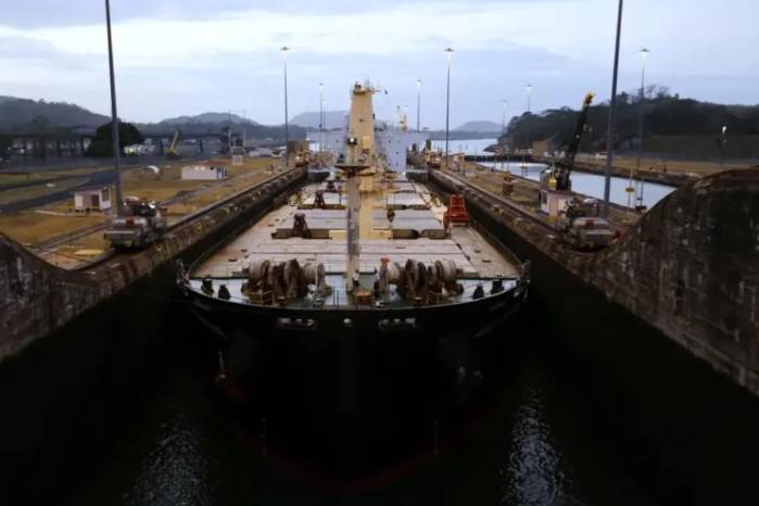 Un buque paga cifra récord para cruzar el Canal de Panamá