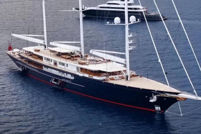 El Koru, el superyate de Jeff Bezos, arriba a Panamá