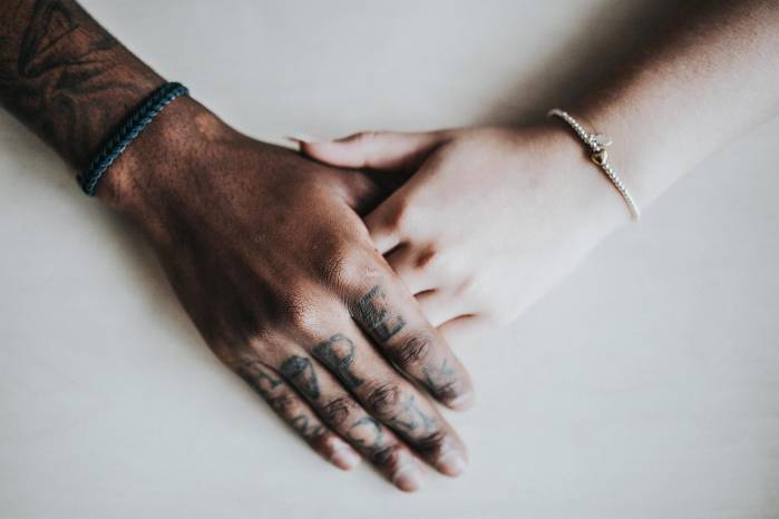 Justicia brasileña revoca prisión preventiva de abogada argentina acusada de injuria racial.