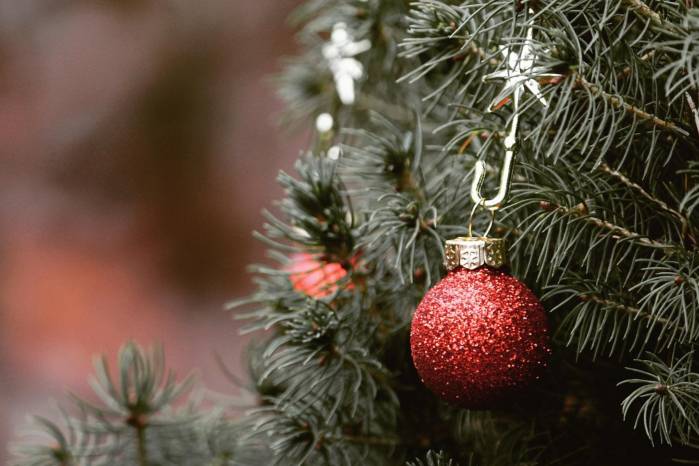 El árbol de Navidad es un símbolo tradicional de la temporada navideña.