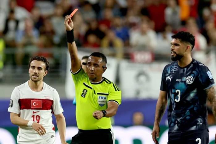 El paraguayo Miguel Almirón fue el primero en sufrir la nueva norma disciplinaria del Mundial.