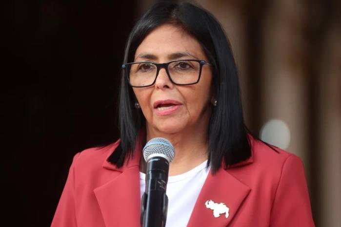 Delcy Rodríguez llega a Países Bajos por disputa del Esequibo