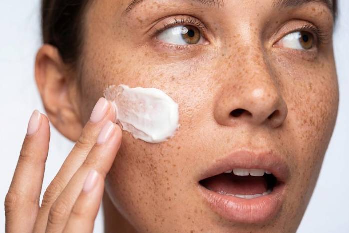 Retiran cosmético por riesgo a la salud de los consumidores