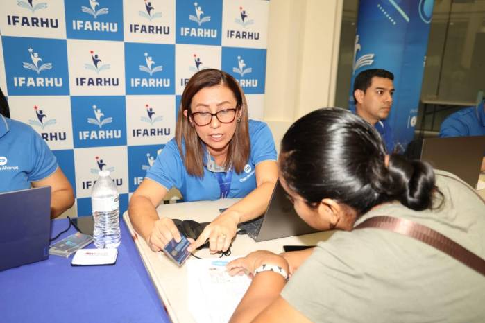 El Ifarhu inicia nueva entrega de tarjetas PASE-U y beneficiará a más de 56 mil estudiantes en Colón