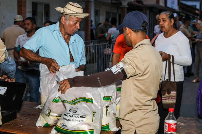El IMA garantiza inventario para la entrega de bolsas navideñas de $15.