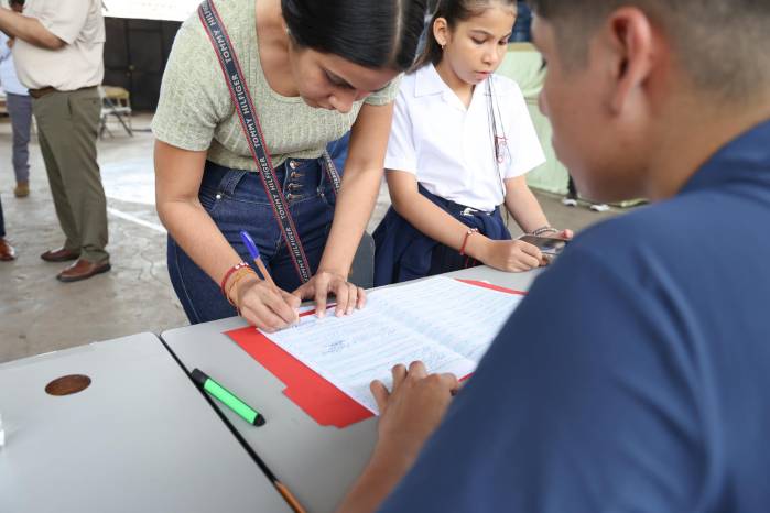 El IFARHU realiza el segundo pago del PASE-U a estudiantes de primaria, premedia y media a diversos puntos del país.
