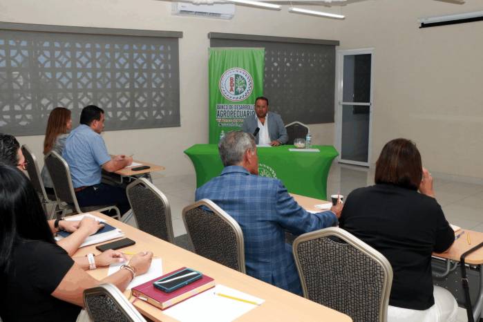 Nueve empresas participan en coordinación para compra de jamones de Naviferias