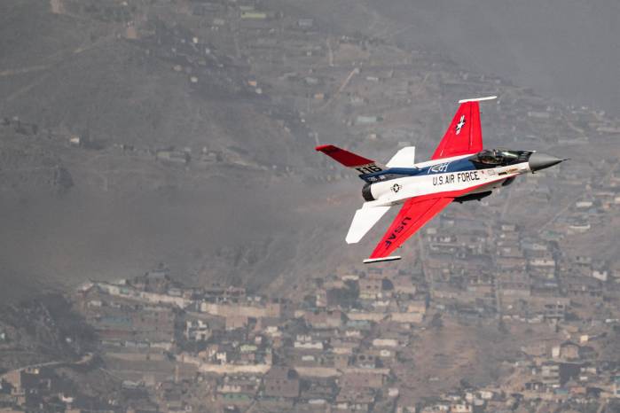 Caza F-16 aterriza en Tocumen tras falla en vuelo, informa el Senan.