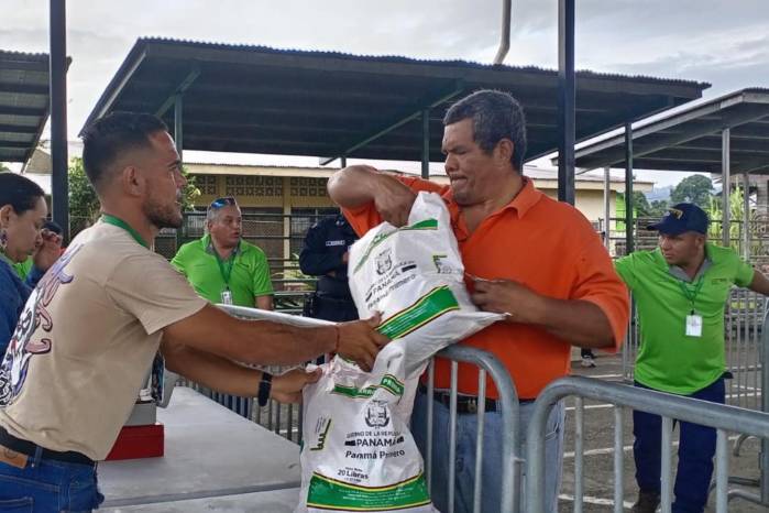 El IMA detalla requisitos y recomendaciones para adquirir bolsas navideñas.