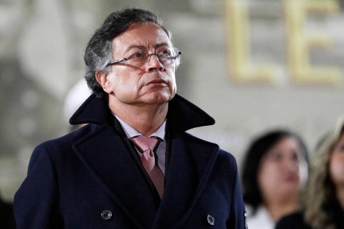 Petro anunció el aumento histórico del salario mínimo en Colombia para 2026.