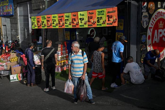 Estados Unidos aumenta la presión y Maduro responde con movilización interna.