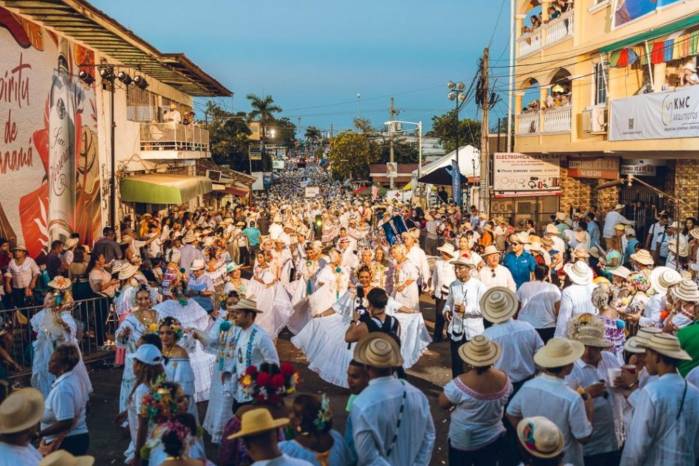El MEF refuerza austeridad y limita gastos para el Desfile de las Mil Polleras.