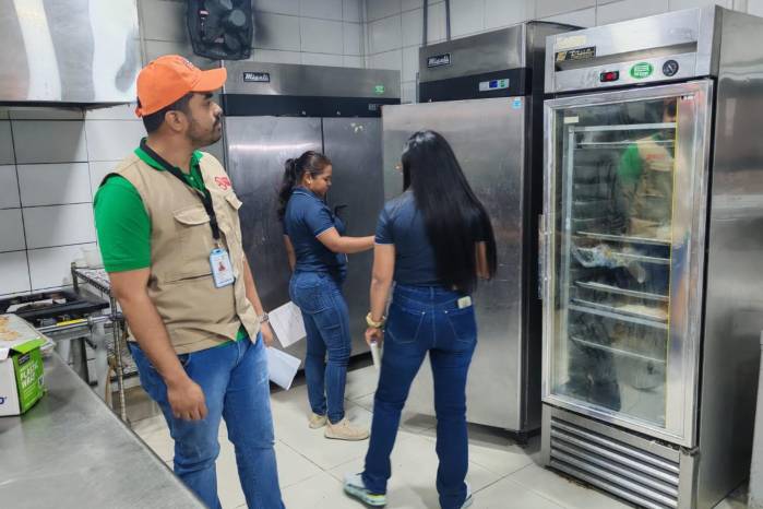 El Minsa alerta sobre falsos inspectores que estafan a comercios en Panamá